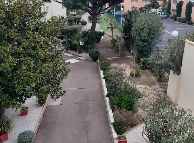 Helios 32, T2 Climatise, Parking, 500m Agde