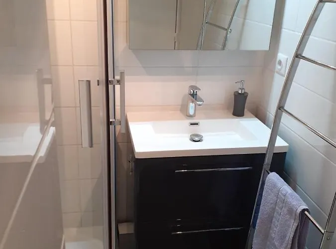 Helios 32, T2 Climatise, Parking, 500m * Agde